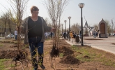 Александр Жилкин посадил деревья на Аллее воинской славы